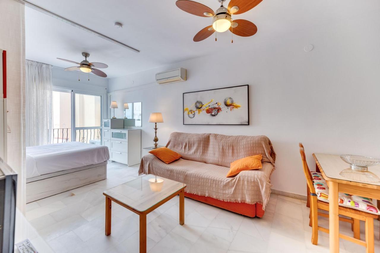 Homeforguest Bright Studio In La Carihuela Near The Beach Torremolinos Esterno foto